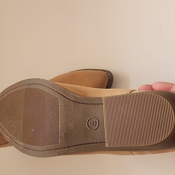 Women's western-style ankle boots size 8. - Picture 7 of 9